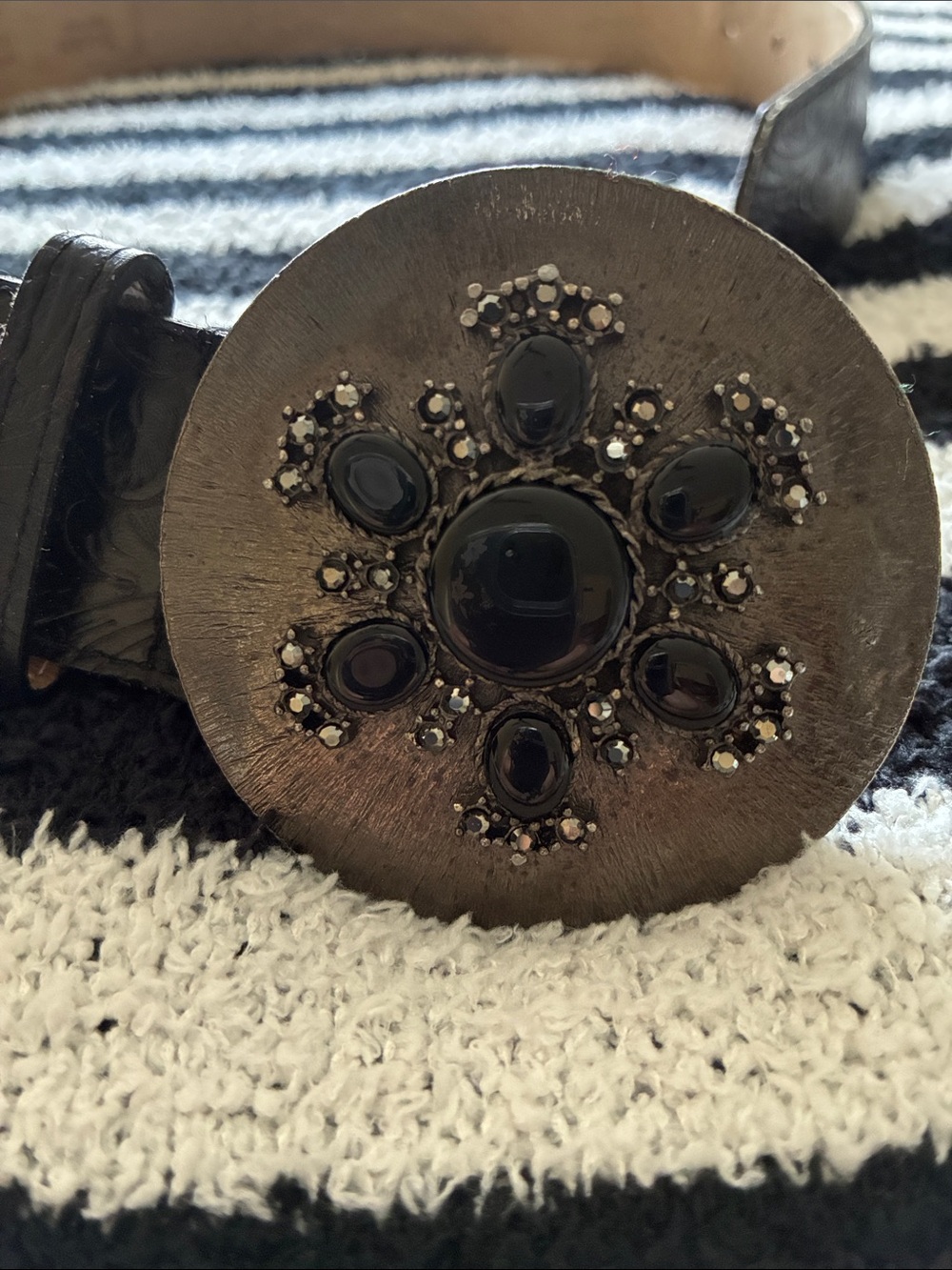 VTG Yochi NY Couture Black Leather Belt Sunburst Brass Buckle, Sz 30 31 32 33 34 - Picture 8 of 8